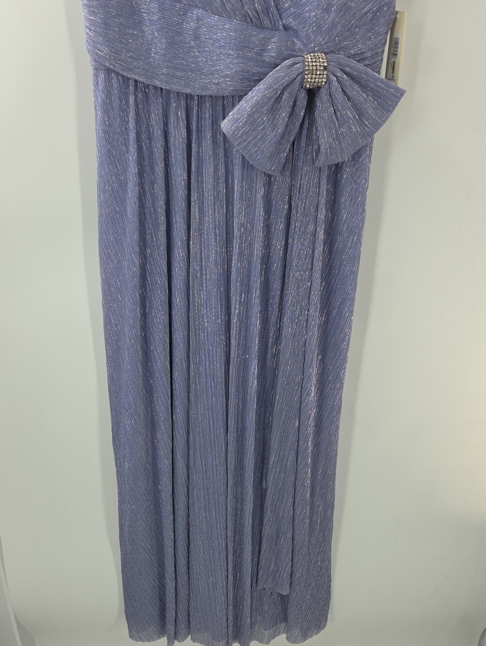 Sleeveless V-Neck Lavender Pleated Maxi Dress with Waist Bow - Picture 4 of 16